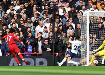 فيديو في دقيقتين جونز ولويس دياز يسجلان هدفين لـ ليفربول أمام توتنهام