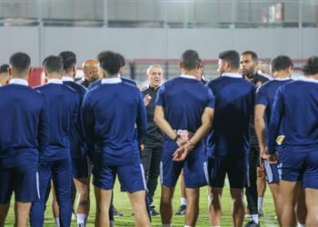 مران الأهلي كولر يحاضر اللاعبين استعداد ا لغزل المحلة والشناوي يكتفي بتدريبات استشفائية