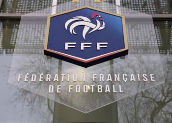 لاعب منتخب فرنسا ينتقد قرار اتحاد الكرة ببلاده بشأن اللاعبين المسلمين