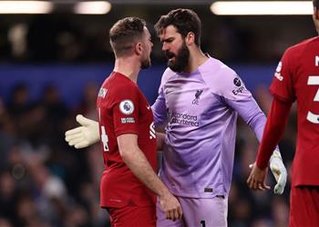 فيديو مشادة كلامية بين هندرسون وأليسون في مباراة ليفربول وتشيلسي