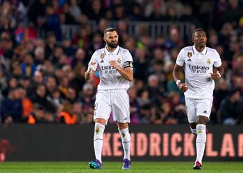 فيديو بنزيما يسجل هدف ريال مدريد الثالث أمام برشلونة