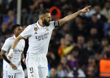 أوزيل لـ بنزيما بعد تألقه أمام برشلونة الأفضل في جيلنا