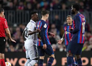 تفاصيل مشادة جافي وفينيسيوس في كلاسيكو برشلونة وريال مدريد
