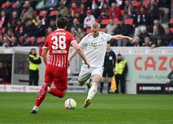 فيديو صاروخ دي ليخت يقود بايرن ميونخ للفوز على فرايبورج في الدوري الألماني