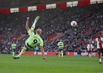 فيديو هالاند يتألق ومانشستر سيتي يكتسح ساوثهامبتون برباعية وينتظر هدية ليفربول