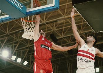 الأهلي ي حقق فوز ا جديد ا على الزمالك في نصف نهائي دوري السلة