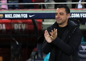 تشافي برشلونة افتقد للنضج في المباريات الكبيرة ويستشهد بـ زيدان في ريال مدريد