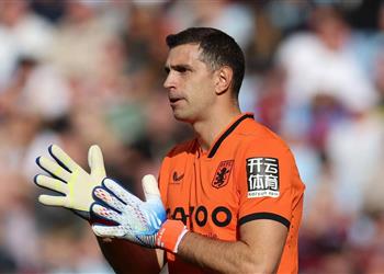 3 أندية إنجليزية تتصارع على ضم إيميليانو مارتينيز من أستون فيلا