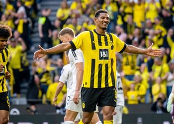 فيديو دورتموند يواصل مطاردة بايرن ميونخ بخماسية في شباك مونشنجلادباخ