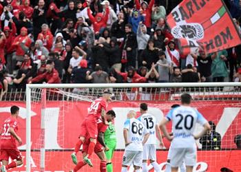 فيديو سقوط البطل مونزا يهزم نابولي بثنائية في الدوري الإيطالي