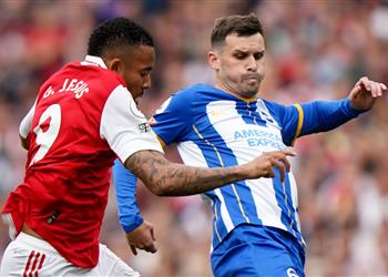 فيديو هدية ذهبية لـ مانشستر سيتي آرسنال يخسر أمام برايتون بثلاثية في الدوري الإنجليزي