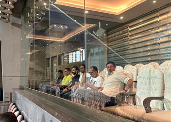 روي فيتوريا يتابع مباراة سيراميكا والمحلة من الملعب