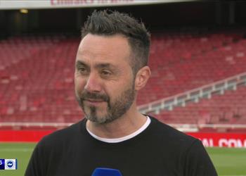 أمام أنظار ليفربول دي زيربي يثير التكهنات حول مستقبل ماك أليستر