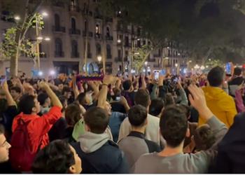فيديو لفتة مميزة من جماهير برشلونة تجاه ميسي في احتفالات الليجا