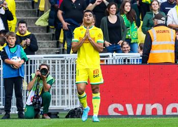 رسمي ا نانت يعلن عقوبة مصطفى محمد بعد رفضه المشاركة في جولة دعم المثليين