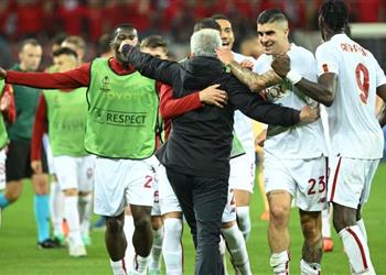 فيديو روما إلى نهائي الدوري الأوروبي على حساب باير ليفركوزن وينتظر الفائز من يوفنتوس وإشبيلية