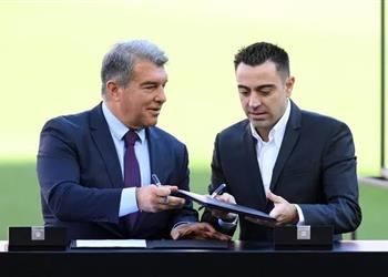 اجتماع بين لابورتا وتشافي لمناقشة تجديد عقده مع برشلونة