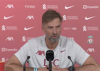 كلوب يؤكد غياب مهاجم ليفربول عن مباراة أستون فيلا