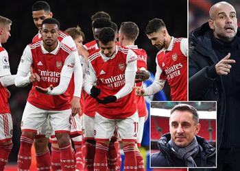 مستشهد ا بموسم 2012 جاري نيفيل يوجه نصيحة لـ آرسنال بشأن المنافسة مع مانشستر سيتي