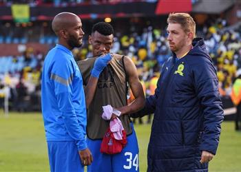 موكوينا يدافع عن لاعب صن داونز بعد الخطأ القاتل أمام الوداد