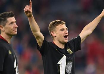 ليفاندوفسكي يوجه رسالة لـ كيميش لإقناعه بالانضمام إلى برشلونة