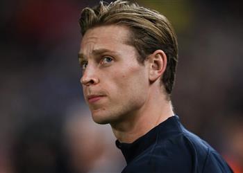 دي يونج برشلونة كان في مستوى مانشستر سيتي لـ سنوات ورفضت الرحيل إلى مانشستر يونايتد