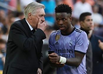 أنشيلوتي مدافع ا عن فينيسيوس لم أر ملعب ا بأكمله عنصري ا وكان يجب إيقاف المباراة