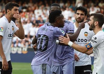 موندو ديبورتيفو طرد فينيسيوس أمام فالنسيا قد ي نهي موسمه مع ريال مدريد