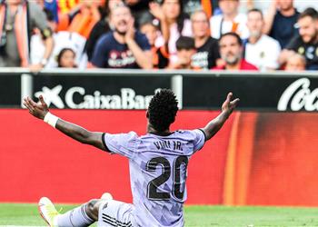 رئيس الاتحاد الإسباني يعلق على أزمة فينيسيوس جونيور نعاني من مشكلة خطيرة