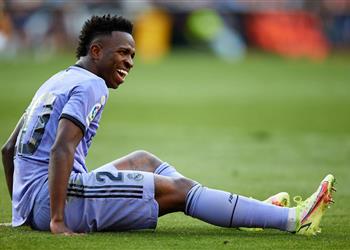 فينيسيوس يواصل سخطه ضد الهتافات العنصرية ويصر ح ما يحدث غير إنساني