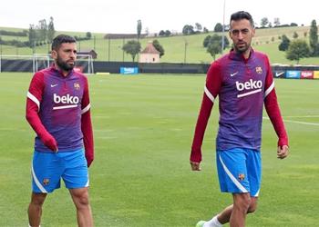 بوسكيتس يودع جوردي ألبا أفضل ظهير أيسر في تاريخ برشلونة