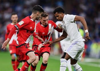 فيديو ريال مدريد ينتزع فوز ا قاتل ا من رايو فاييكانو في الدوري الإسباني