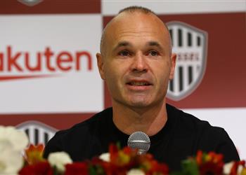 إنييستا يرحل عن فيسيل كوبي الياباني ويرفض الاعتزال