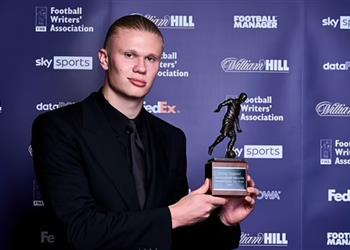 هالاند بعد تتويجه بجائزة أفضل لاعب في إنجلترا يمكنني اختيار اثنين آخرين للفوز بها