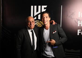 حسين لبيب يدعم أحمد الأحمر بعد تلميح رئيس الزمالك