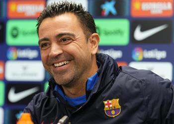 تشافي يوضح موقف برشلونة من التعاقد مع بديل ألبا ويثير الغموض حول مستقبل فاتي