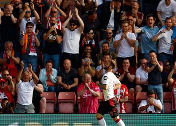 فيديو آدم أرمسترونج يسجل هدف ساوثهامبتون الرابع أمام ليفربول