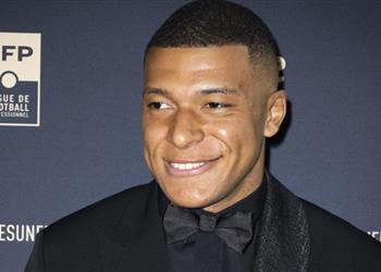 مبابي يتوج بجائزة أفضل لاعب في الدوري الفرنسي ويعلن قراره بشأن مستقبله