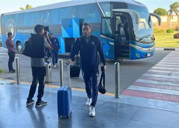 صور بعثة بيراميدز تغادر إلى الإمارات لمواجهة الأهلي في السوبر