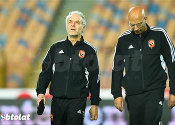 كولر يحذر من تكرار أداء الأهلي في مباراة سيراميكا أمام الوداد ويوضح سبب استبعاد أيمن أشرف