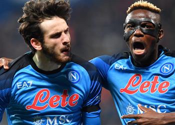 نابولي يخطط لمنع رحيل لاعبه إلى الدوري الإنجليزي