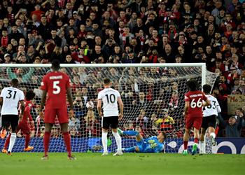 تقارير توضح حقيقة اعتراف حكم مباراة ليفربول وفولهام باحتساب ركلة جزاء خاطئة