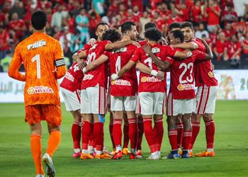 فيديو لاعب الأهلي يتعرض للإغماء بعد نهاية مباراة بيراميدز في السوبر المصري