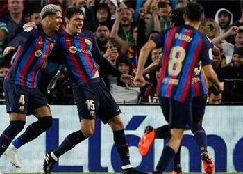 سبورت تكشف عن تفاصيل عقد مدافع برشلونة الجديد