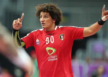 علي زين يغادر مباراة الأهلي والزمالك مصاب ا