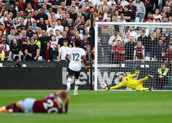 فيديو دي خيا يرتكب خطأ فادح ا أمام وست هام ويحقق رقم ا سلبي ا