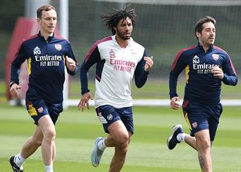 صور محمد النني يعود لتدريبات آرسنال بعد غياب طويل