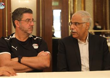 صور جمال علام يزور معسكر منتخب مصر ويجتمع مع فيتوريا واللاعبين