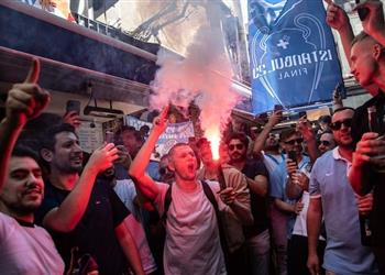 فيديو اندلاع حريق بالقرب من ملعب نهائي دوري أبطال أوروبا