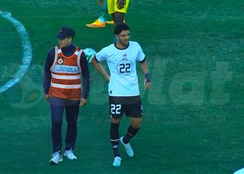 فيديو عمر مرموش يغادر مباراة مصر وغينيا مصابا